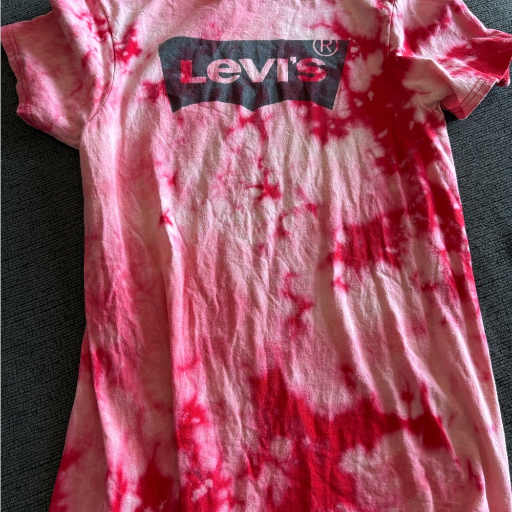 Levi's Red and Pink Short Sleeve Tee